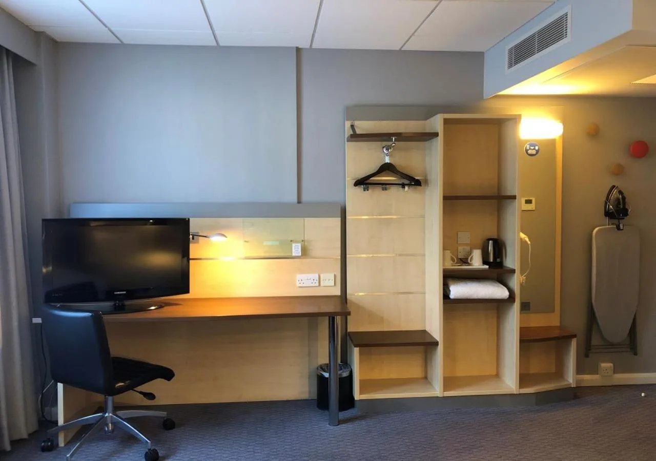 Standard Twin Room with Free Hot Breakfast